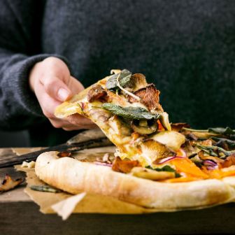 Kürbis-Salbei-Pizza_ImageText_4_1370x1370px